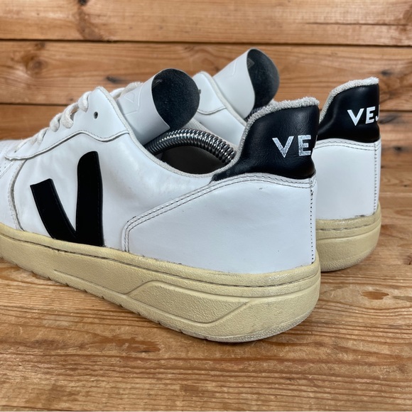 VEJA V 10 Trainers Size UK 9 Mens White Black Leather Lace Up Casual Low Shoes - Picture 9 of 13